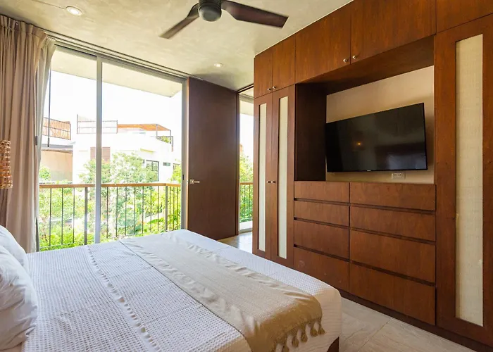 Aruna Apartment *